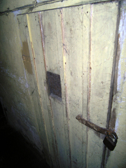 Drzwi dawnego karceru nr 2